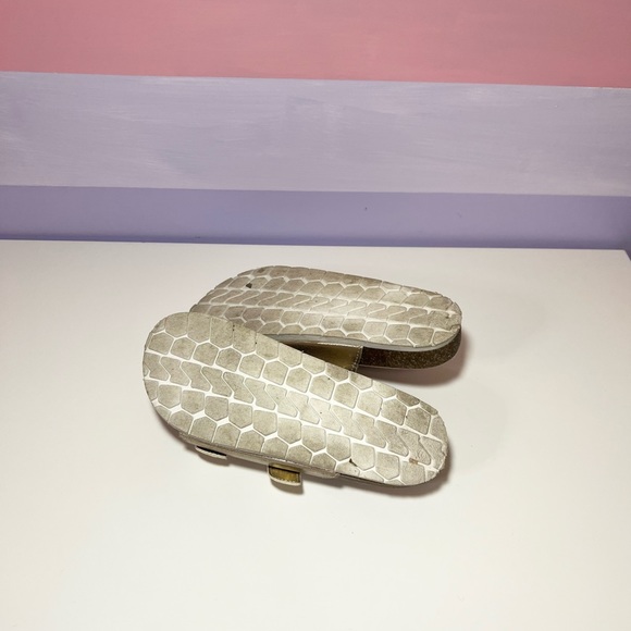 Gap, big girls slip on sandals, gold, size 1-2 - Picture 4 of 9